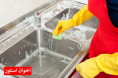 نظافت سینک با پودر مخصوص ماشین ظرفشویی و مایع ظرفشویی